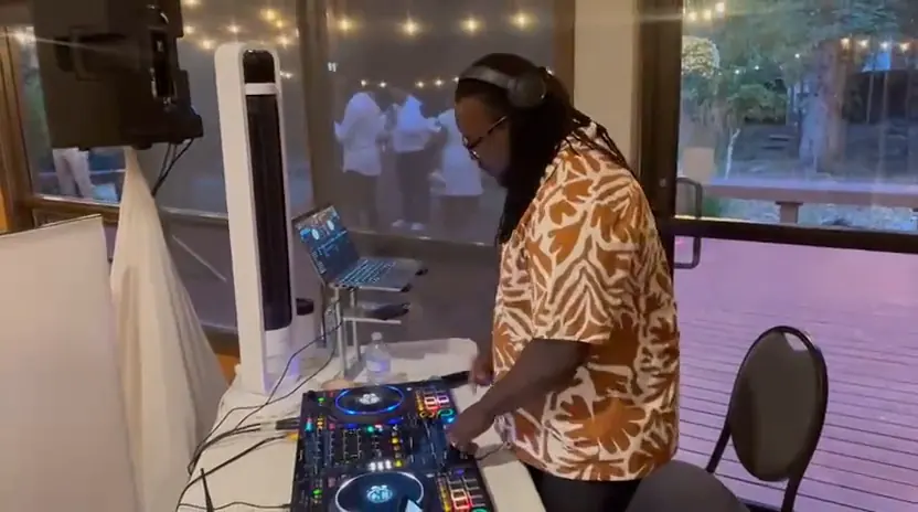 Video: Rubicon at the decks, then a packed dance floor